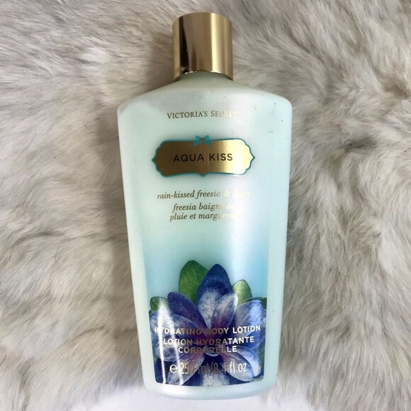 Victoria's Secret NEW Body Lotion "Aqua Kiss" 250 ml / 8.4 Ounce Full Bottle - Picture 1 of 5